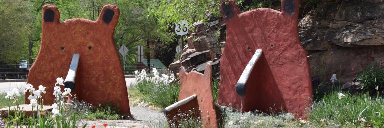 3 bear sculptures in a garden in Lyons